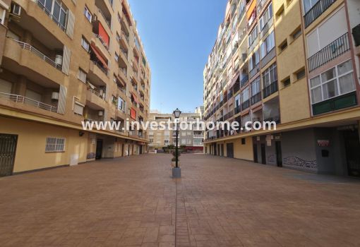 Apartment - Sale - Torrevieja - Playa del Cura