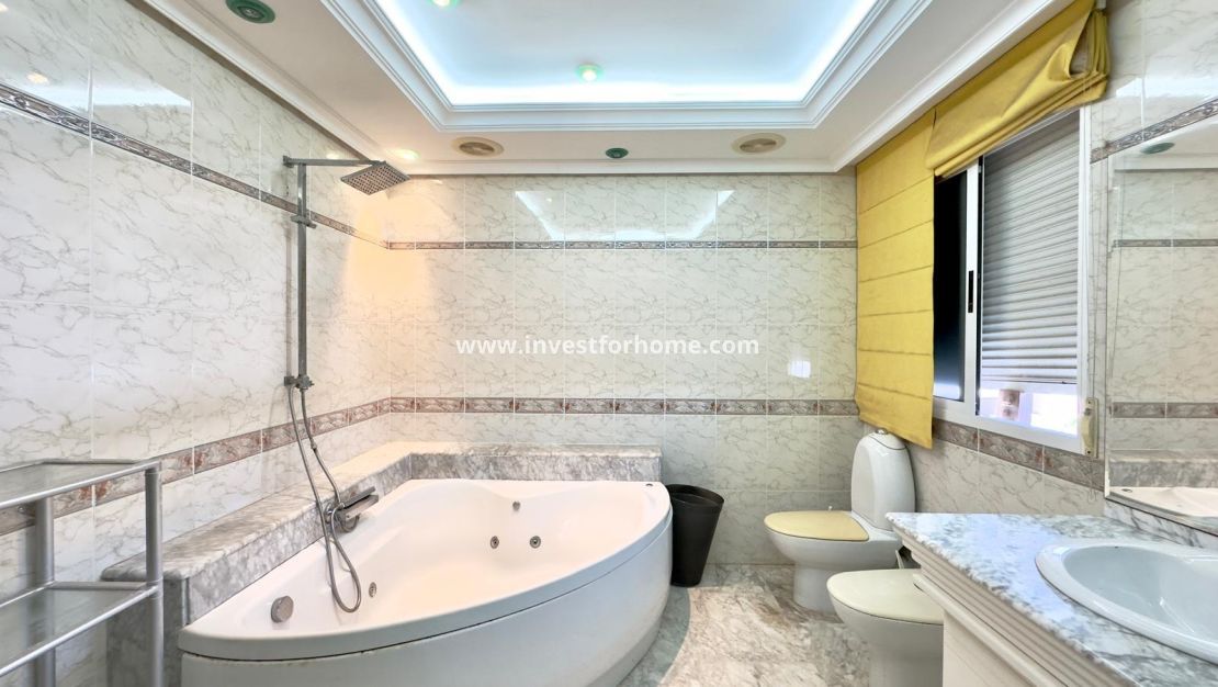 Försäljning - Lägenhet - Torrevieja - Centro