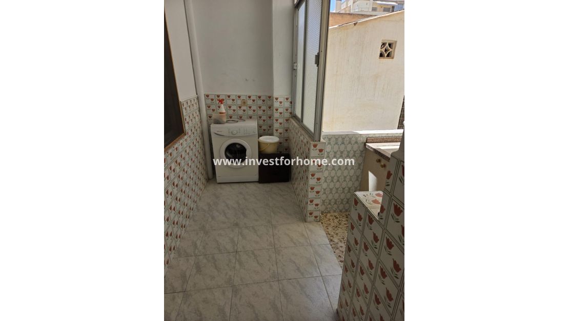 Försäljning - Lägenhet - Torrevieja - Las Piscinas Naturales