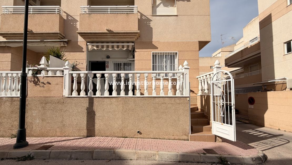 Försäljning - Lägenhet - Torrevieja - Urb. Calas Blancas III