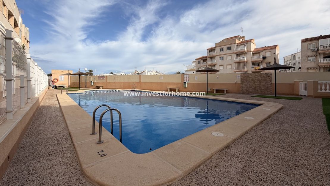 Försäljning - Lägenhet - Torrevieja - Urb. Calas Blancas III