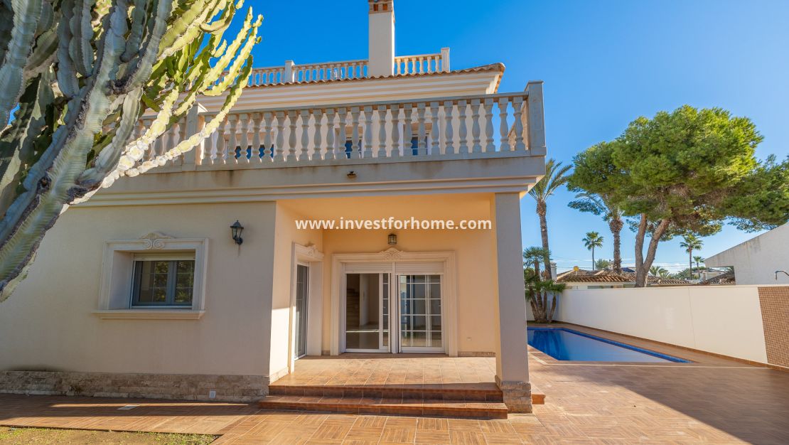 Försäljning - Villa - Orihuela Costa - Cabo Roig