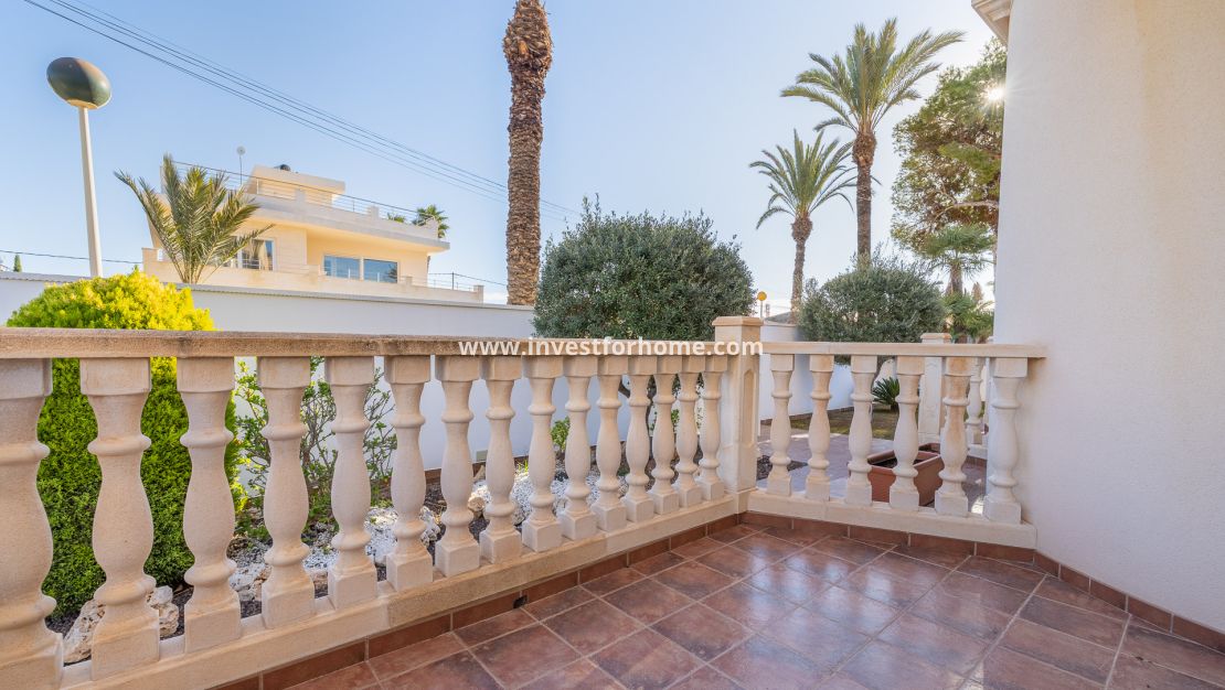 Försäljning - Villa - Orihuela Costa - Cabo Roig