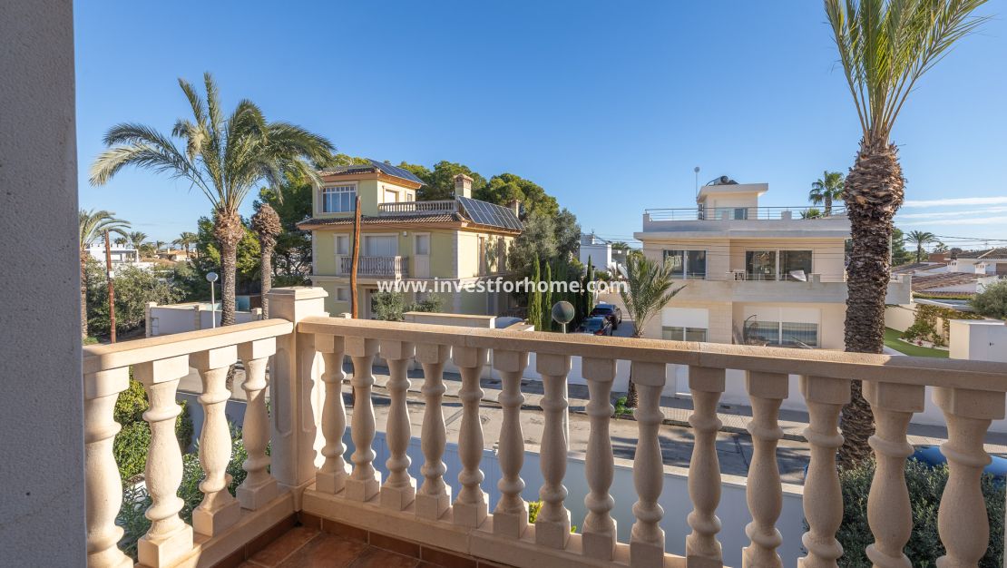 Försäljning - Villa - Orihuela Costa - Cabo Roig