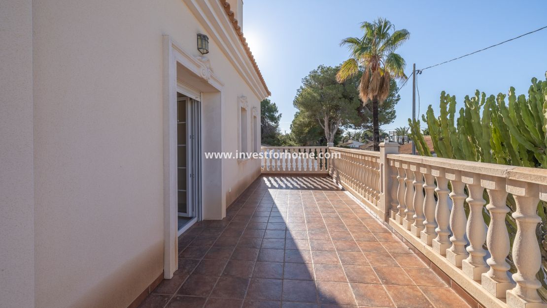 Försäljning - Villa - Orihuela Costa - Cabo Roig