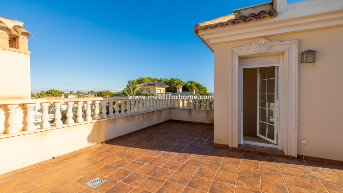 Försäljning - Villa - Orihuela Costa - Cabo Roig