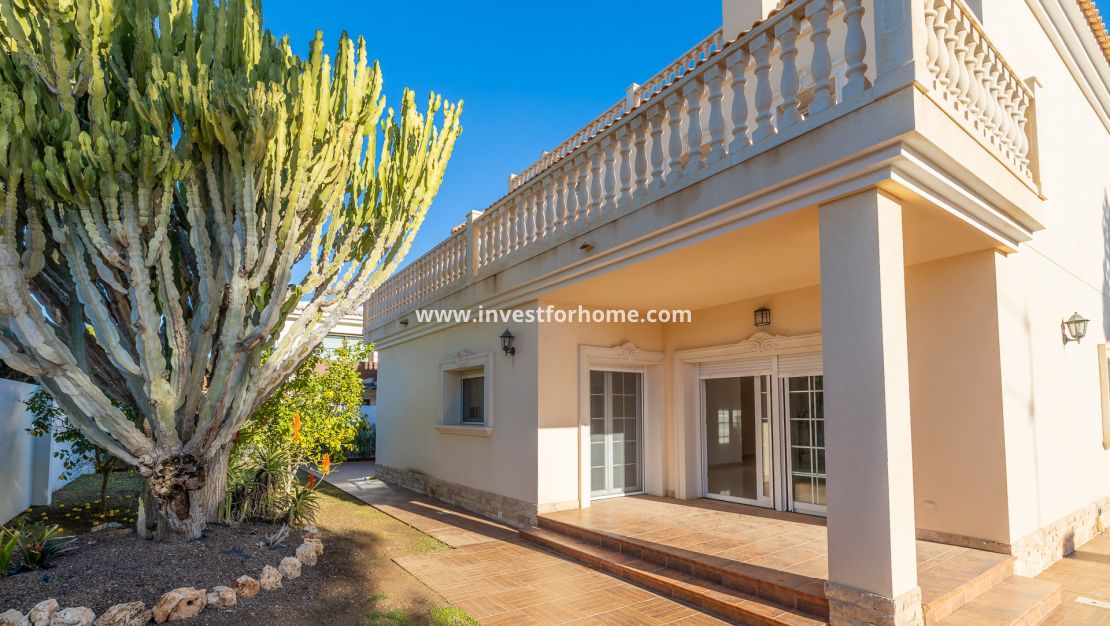 Försäljning - Villa - Orihuela Costa - Cabo Roig