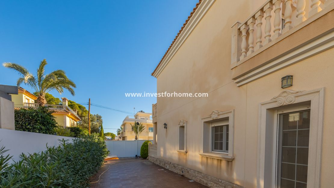 Försäljning - Villa - Orihuela Costa - Cabo Roig