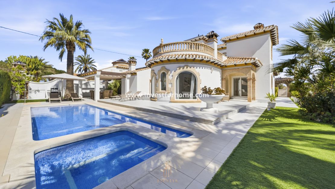 Försäljning - Villa - Orihuela Costa - Cabo Roig