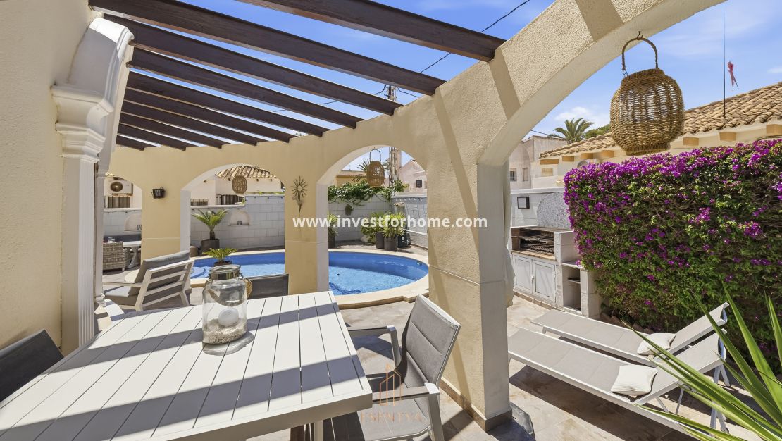 Försäljning - Villa - Orihuela Costa - Cabo Roig