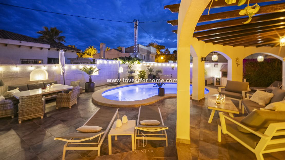 Försäljning - Villa - Orihuela Costa - Cabo Roig