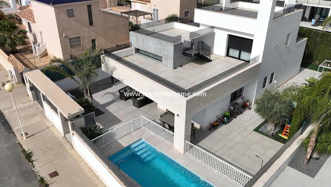 Försäljning - Villa - Orihuela Costa - La Zenia