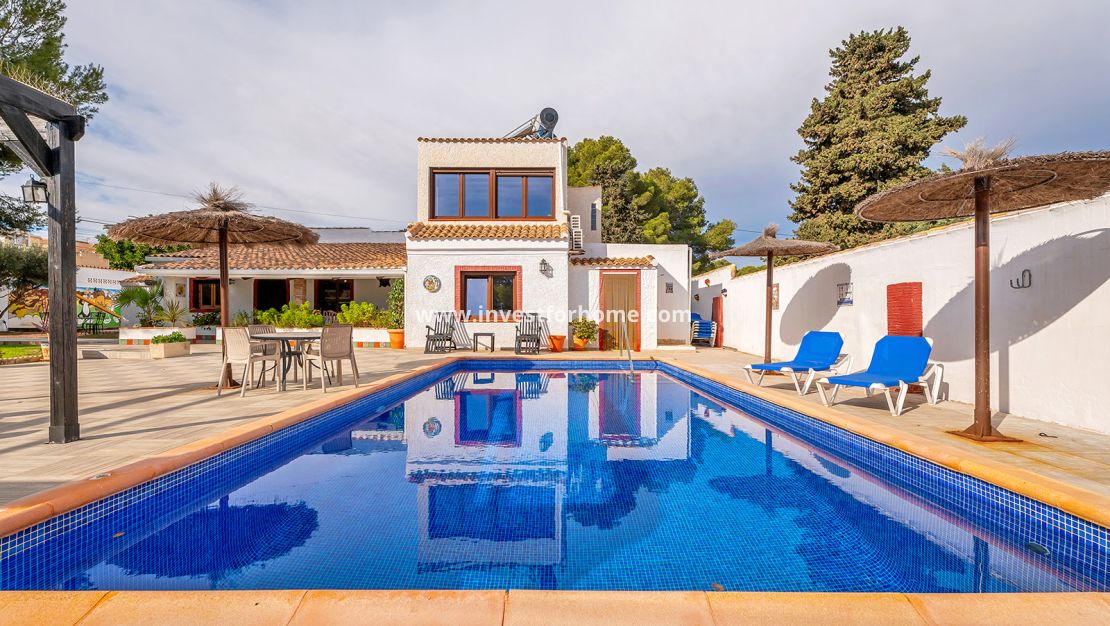 Försäljning - Villa - Orihuela Costa - Lomas De Cabo Roig