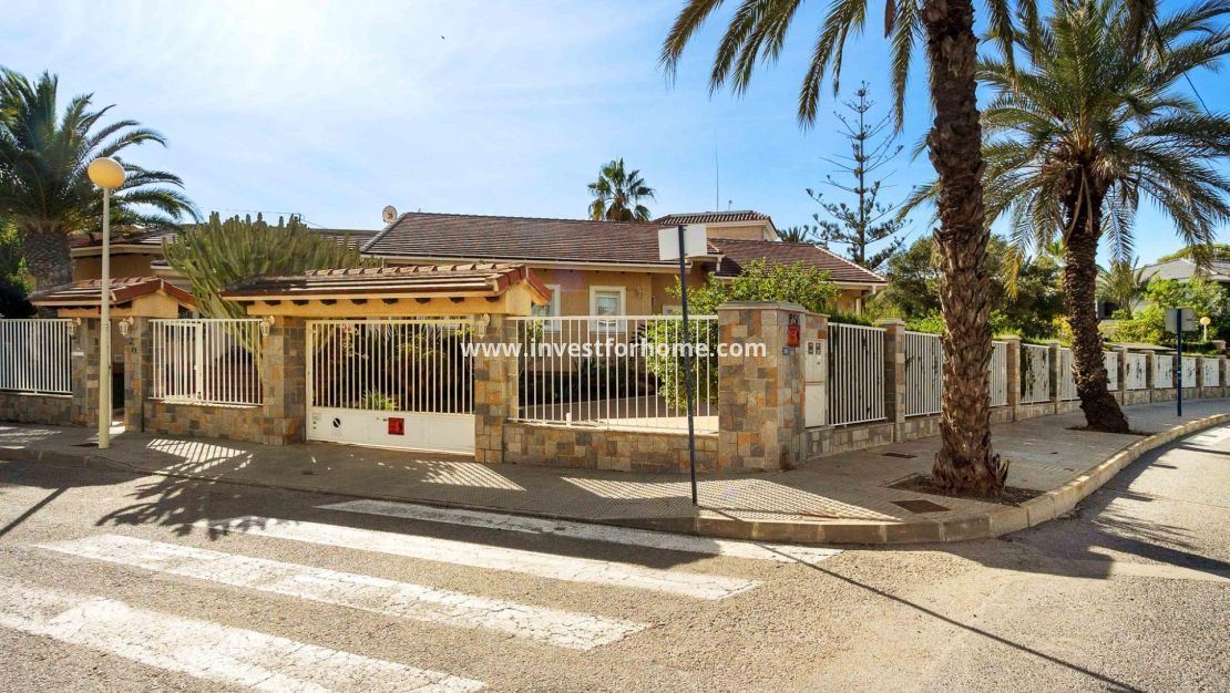 Försäljning - Villa - Orihuela Costa - Muy Cerca De La Playa