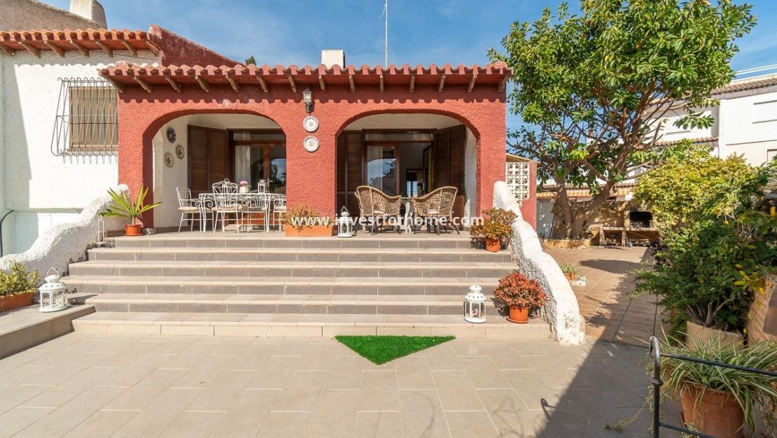 Försäljning - Villa - Orihuela Costa - Punta Prima