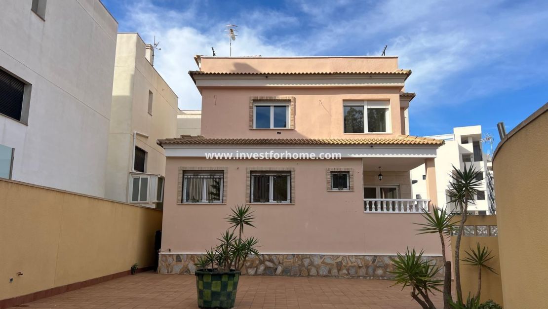 Försäljning - Villa - Orihuela Costa - Villamartín-las Filipinas