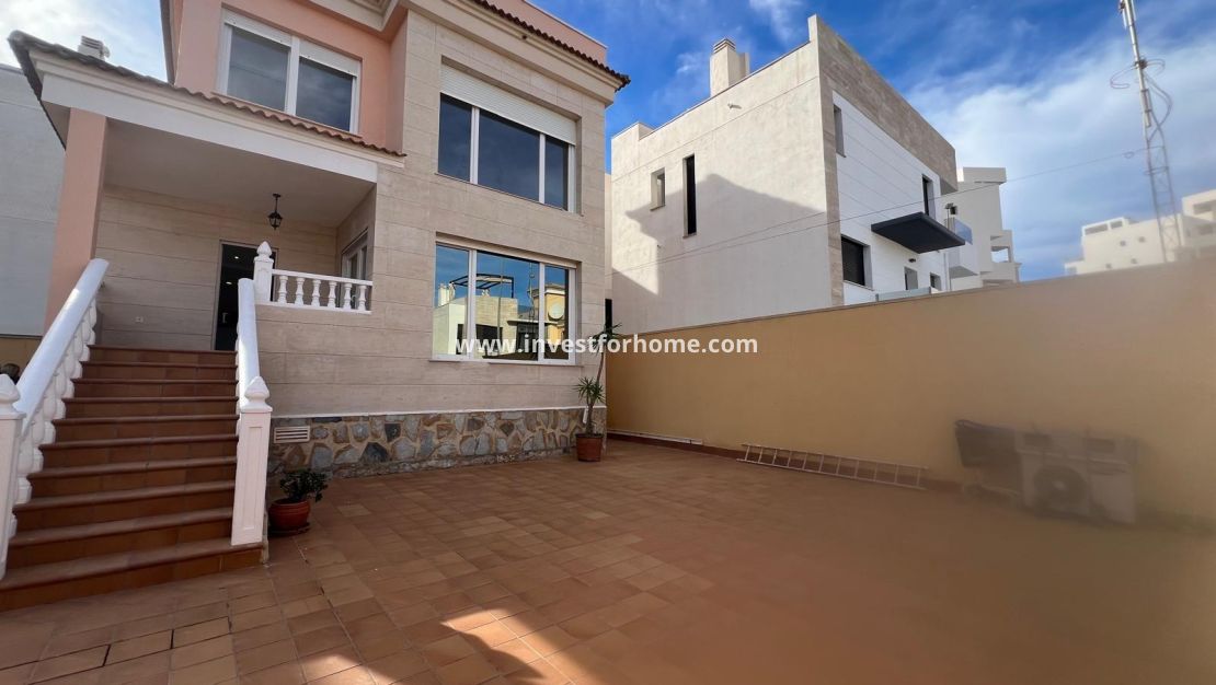 Försäljning - Villa - Orihuela Costa - Villamartín-las Filipinas