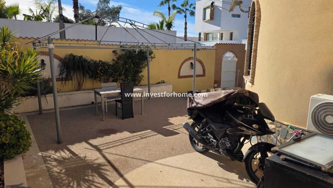 Försäljning - Villa - Orihuela Costa - Villamartín-las Filipinas