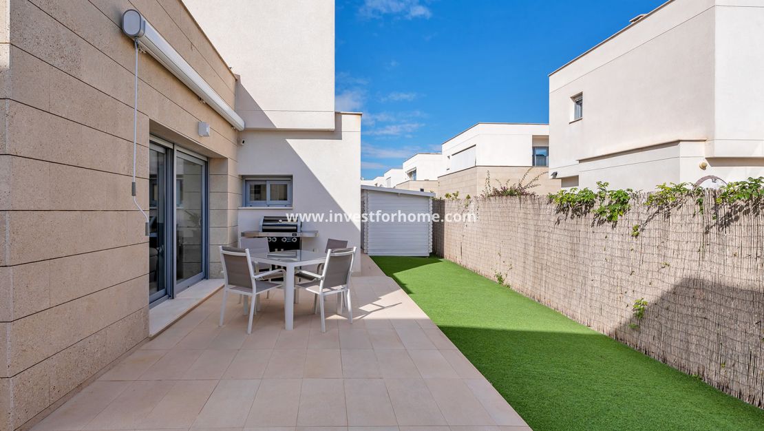 Försäljning - Villa - Orihuela Costa - Vistabella Golf