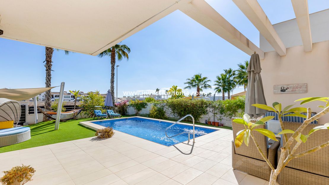 Försäljning - Villa - Orihuela Costa - Vistabella Golf