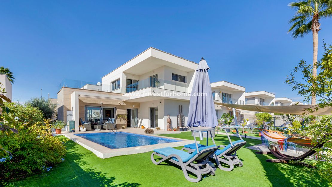 Försäljning - Villa - Orihuela Costa - Vistabella Golf