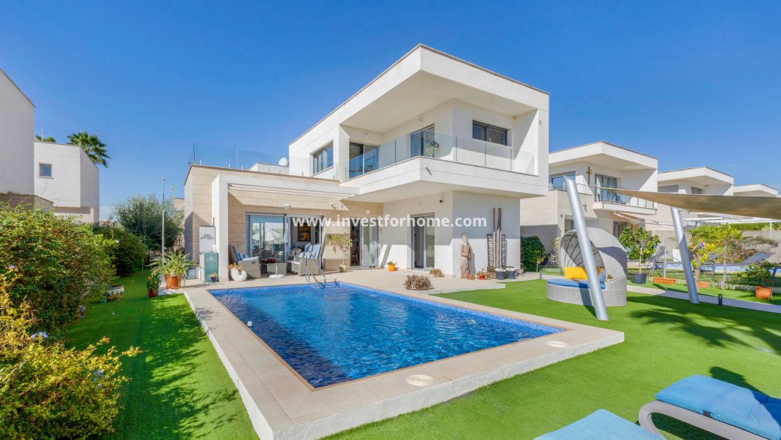 Försäljning - Villa - Orihuela Costa - Vistabella Golf