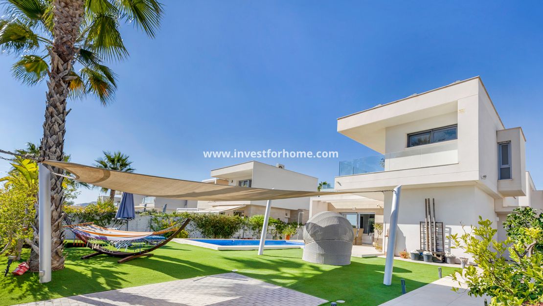 Försäljning - Villa - Orihuela Costa - Vistabella Golf