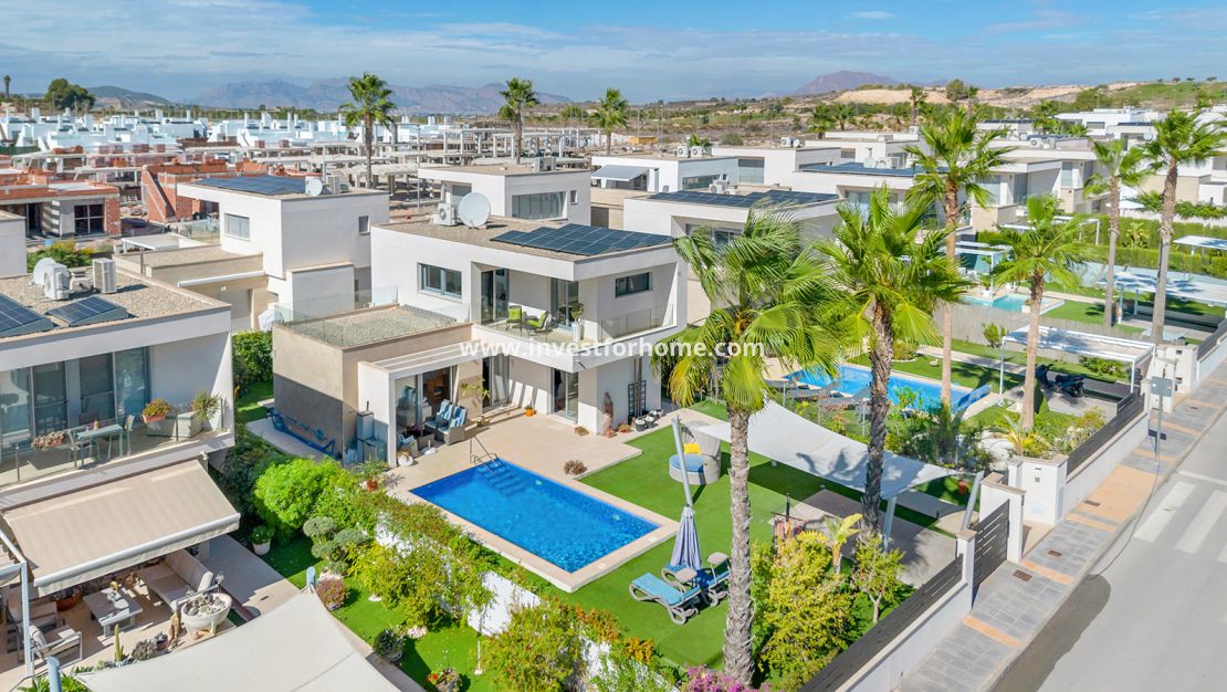 Försäljning - Villa - Orihuela Costa - Vistabella Golf