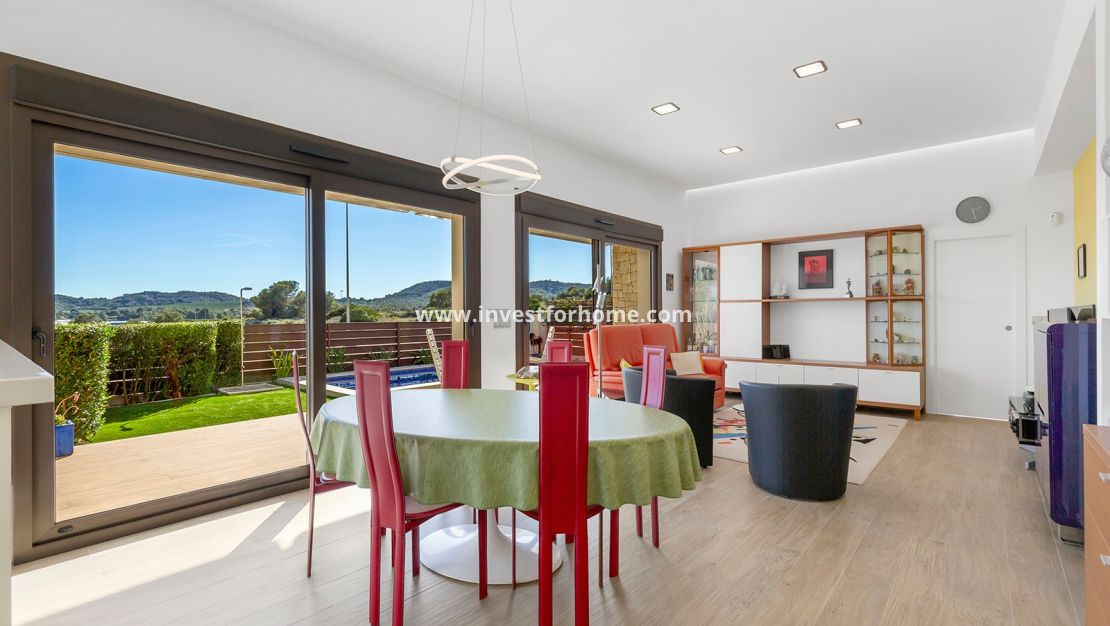 Försäljning - Villa - Orihuela Costa - Vistabella Golf