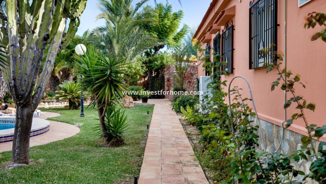 Försäljning - Villa - Torrevieja - La Siesta-El Chaparral