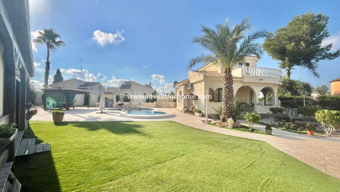 Försäljning - Villa - Torrevieja - La Siesta-El Chaparral