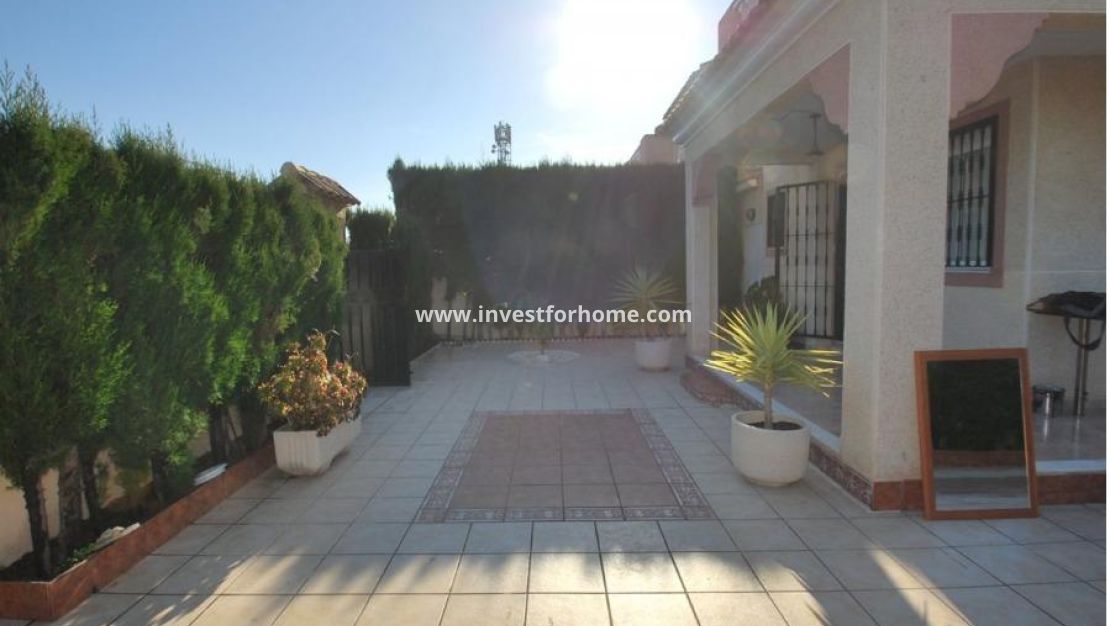 Försäljning - Villa - Torrevieja - La Siesta - El Salado - Torreta