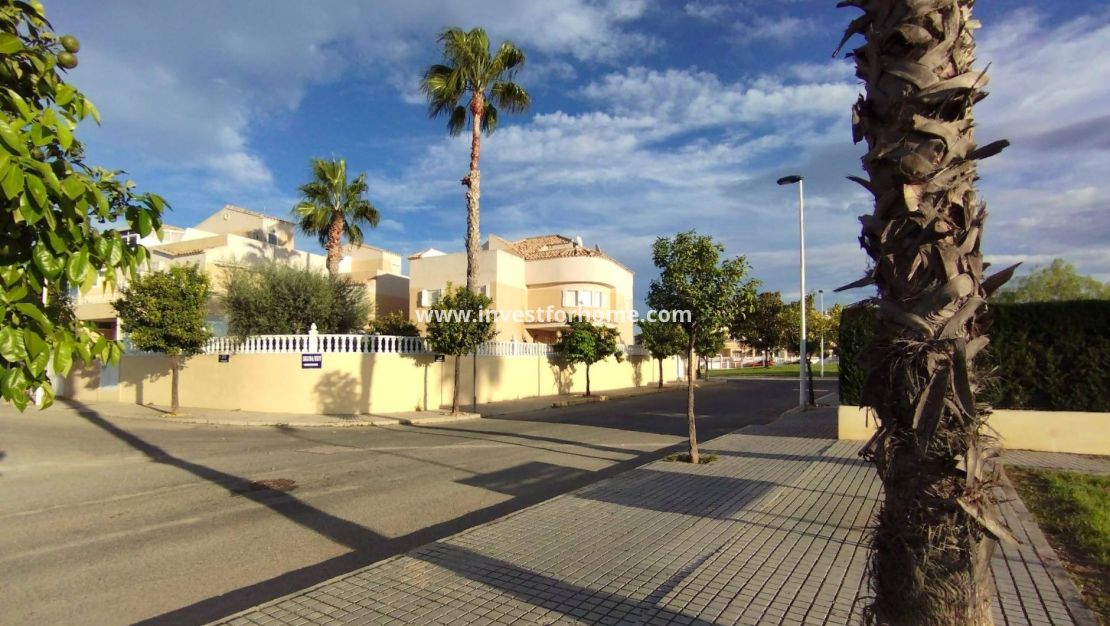 Försäljning - Villa - Torrevieja - La Siesta - El Salado - Torreta