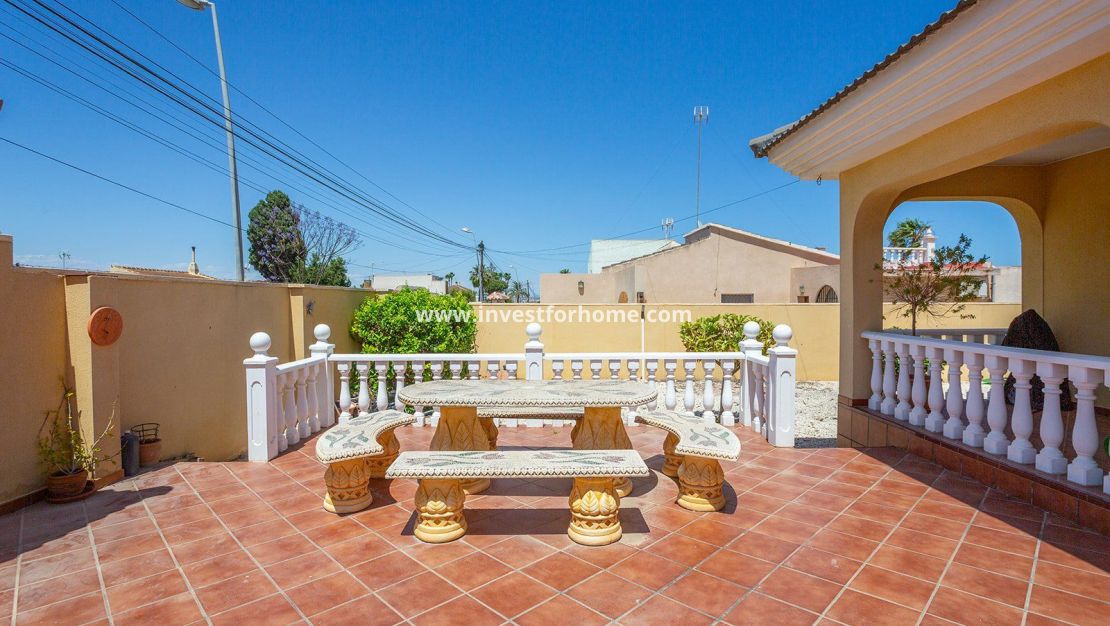 Försäljning - Villa - Torrevieja - Los Balcones