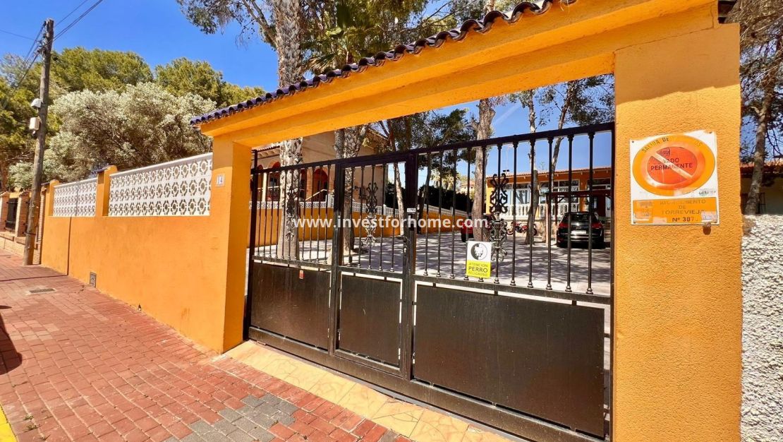 Försäljning - Villa - Torrevieja - Los Balcones