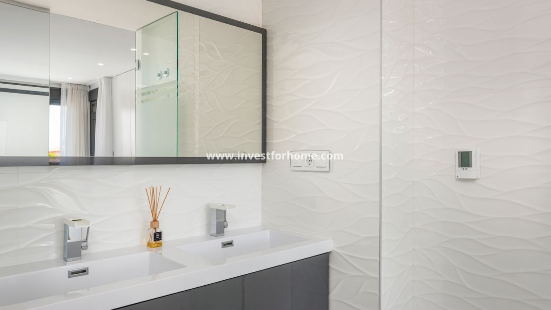 New Build - House - Playa Paraiso