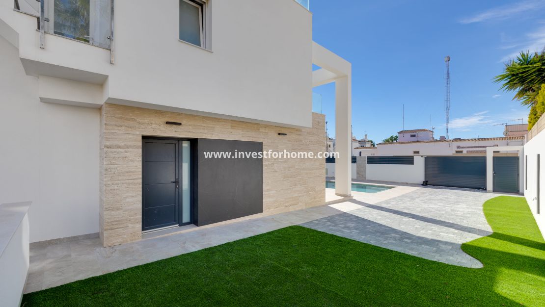 Nueva construcción - Casa - Torrevieja - Centro
