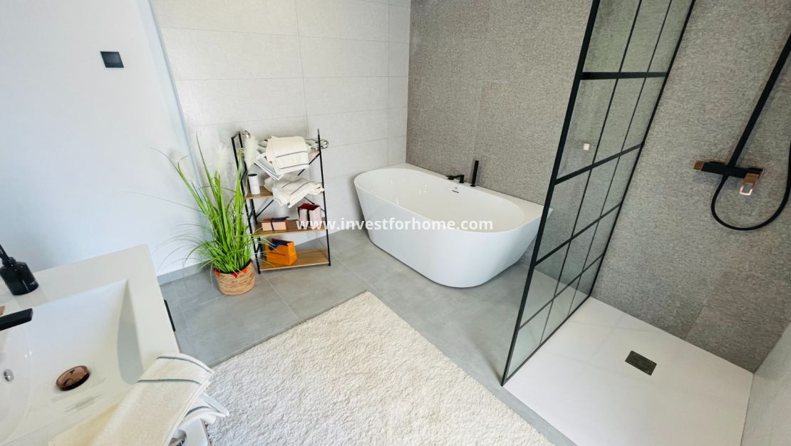 Nueva construcción - Casa - Torrevieja - Centro