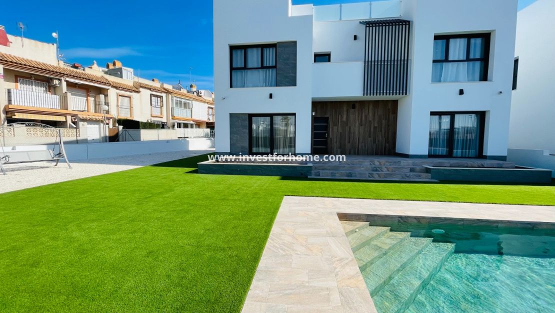 Nueva construcción - Casa - Torrevieja - Centro