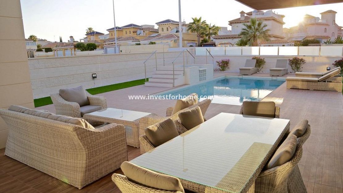 Nueva construcción - Chalet - Orihuela Costa - Dehesa De Campoamor