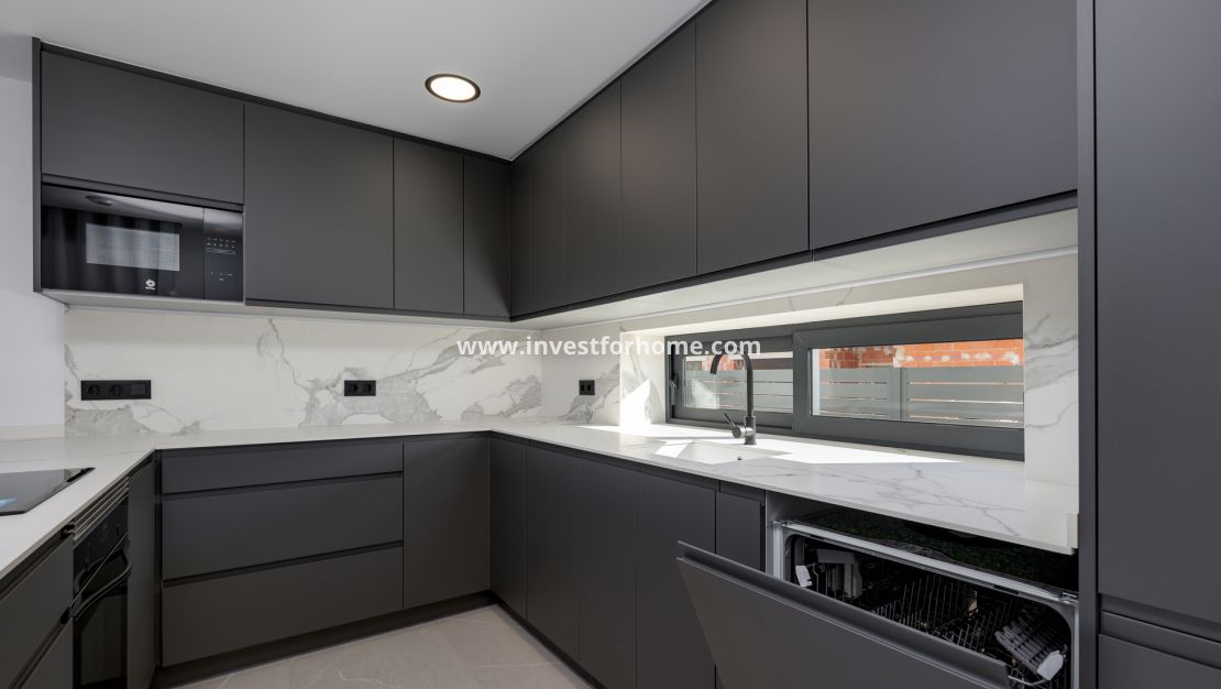 Nueva construcción - Chalet - Torrevieja - Centro