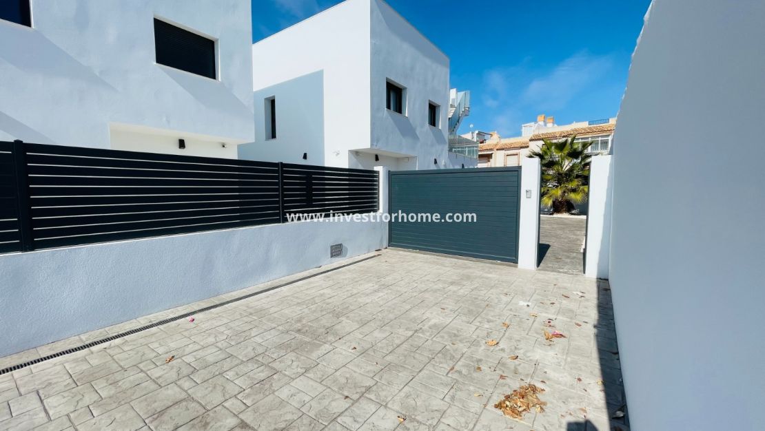 Nueva construcción - Chalet - Torrevieja - Centro