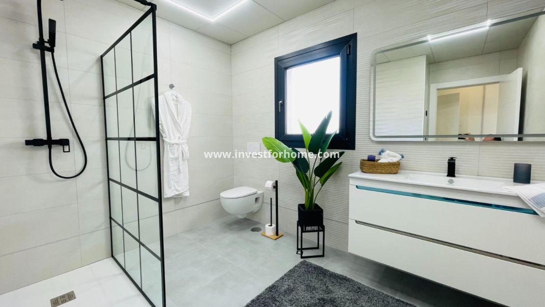 Nueva construcción - Chalet - Torrevieja - Centro
