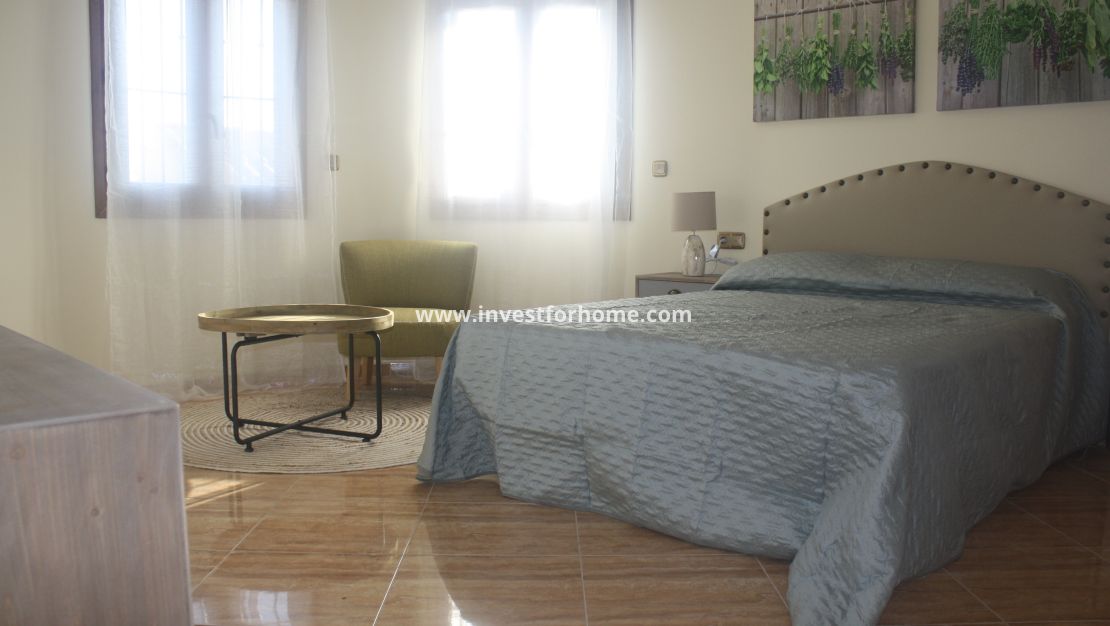 Nueva construcción - Chalet - Torrevieja - Centro