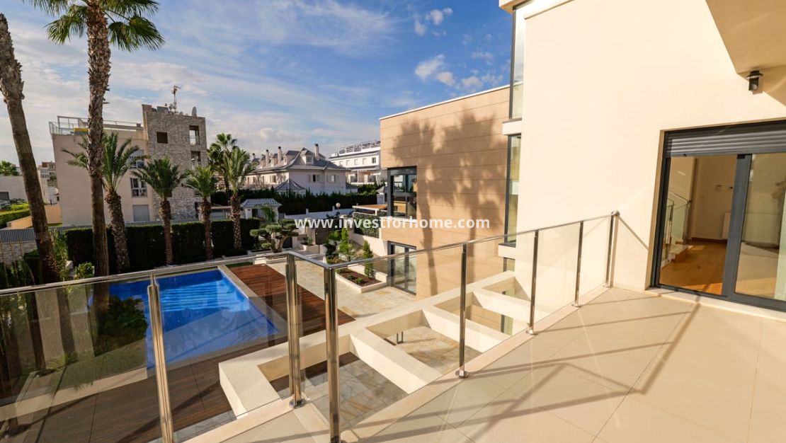 Nueva construcción - Chalet - Torrevieja - Centro