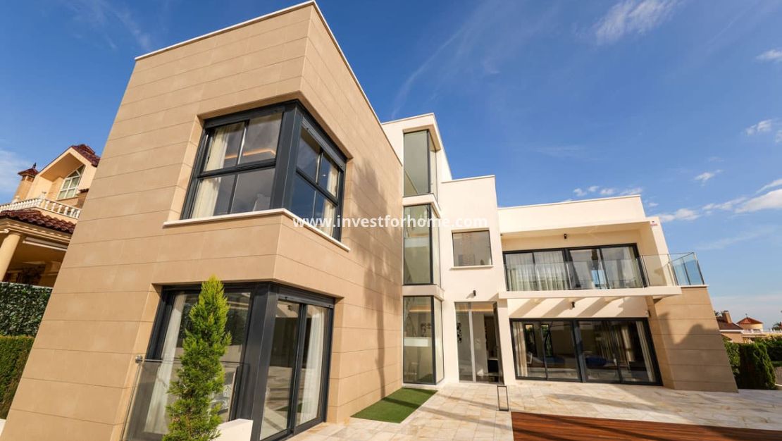 Nueva construcción - Chalet - Torrevieja - Centro