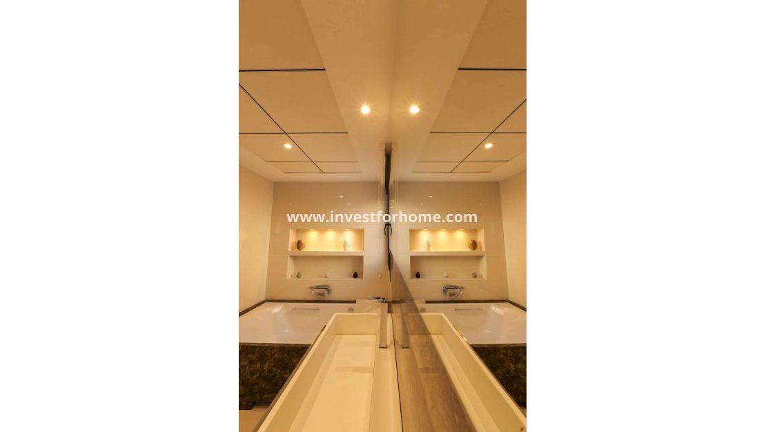 Nueva construcción - Chalet - Torrevieja - Centro