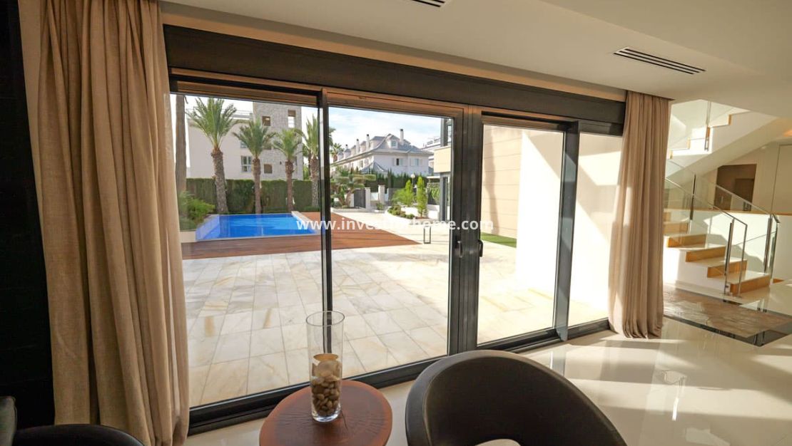 Nueva construcción - Chalet - Torrevieja - Centro