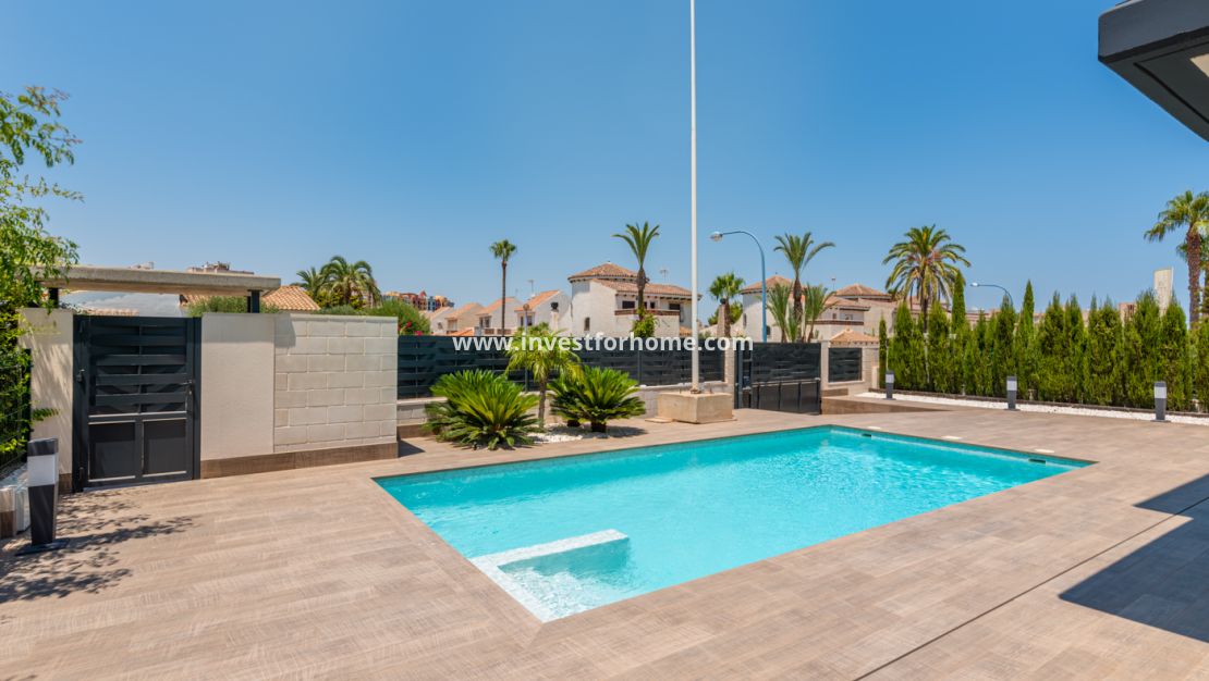 Nybyggnad - Villa - Playa Paraiso