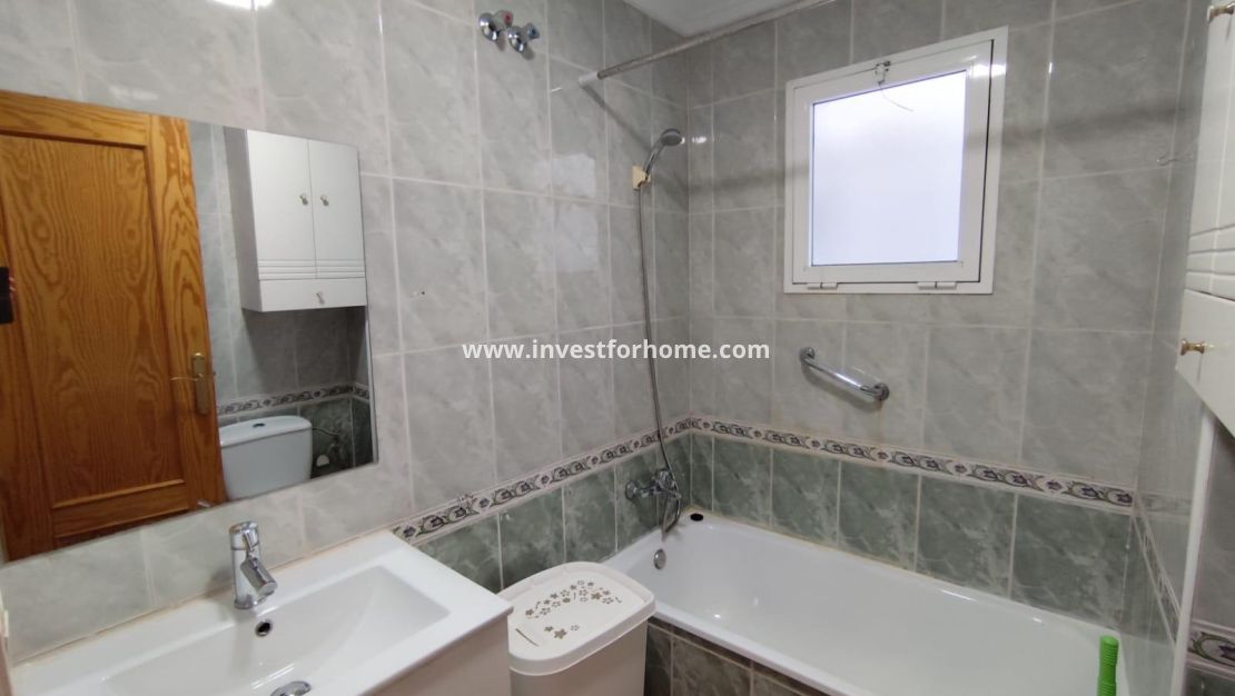 Reventa - Apartamento - Torrevieja - Estacion De Autobuses